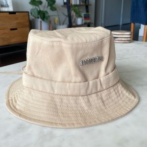 Jacquemus bucket hat